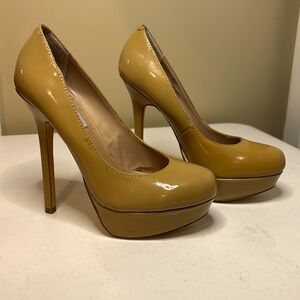 Steve Madden Tan 5-1/2” Stilettos. Size 6.5